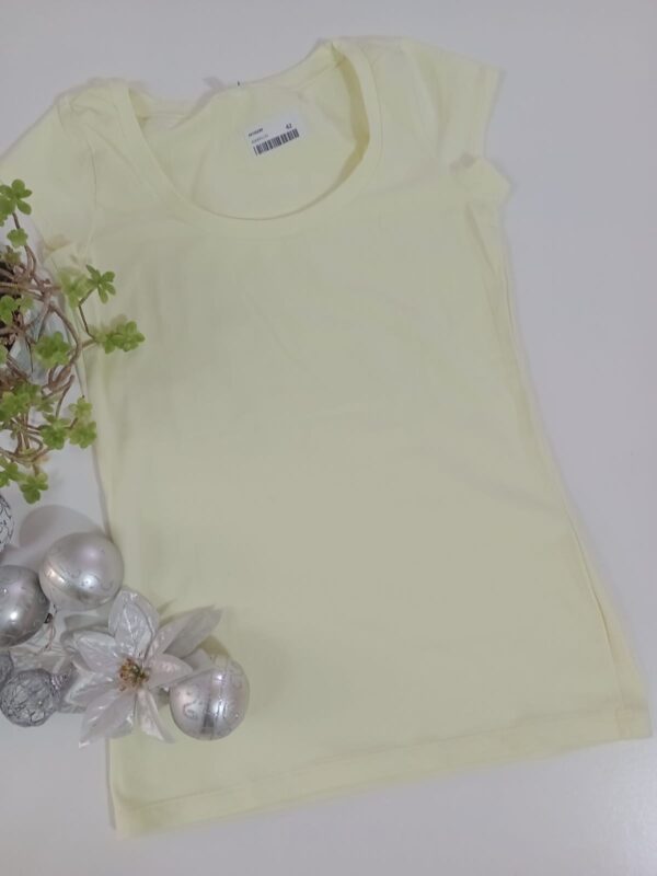 Remera dama talle 42 - Amarillo pastel (96% algodón y 4% lycra)