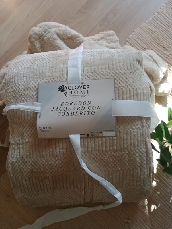 Edredón jacquard con corderito (2 1/2 plazas - Queen size) | CLOVER HOME