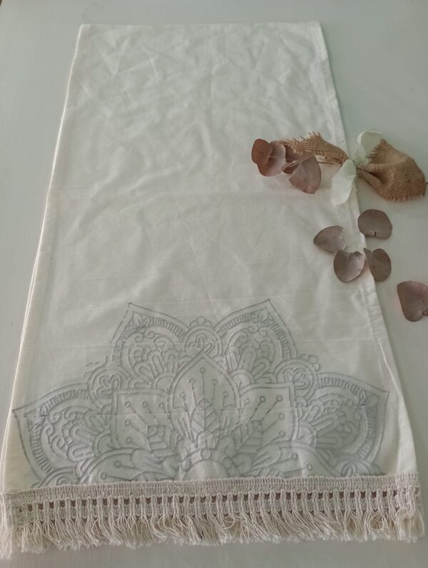 Camino de mesa tusor estampado con relieve (40 x 140 cm)